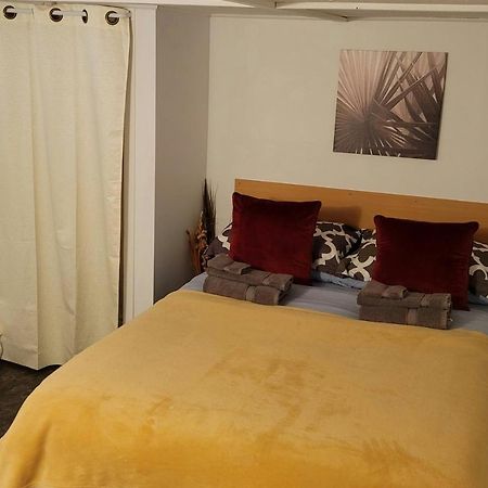 에드먼스턴 Lower Level Apt 6Ft High Close To Hwy Netflix Wifi 아파트 외부 사진