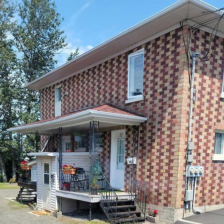 에드먼스턴 Lower Level Apt 6Ft High Close To Hwy Netflix Wifi 아파트 외부 사진