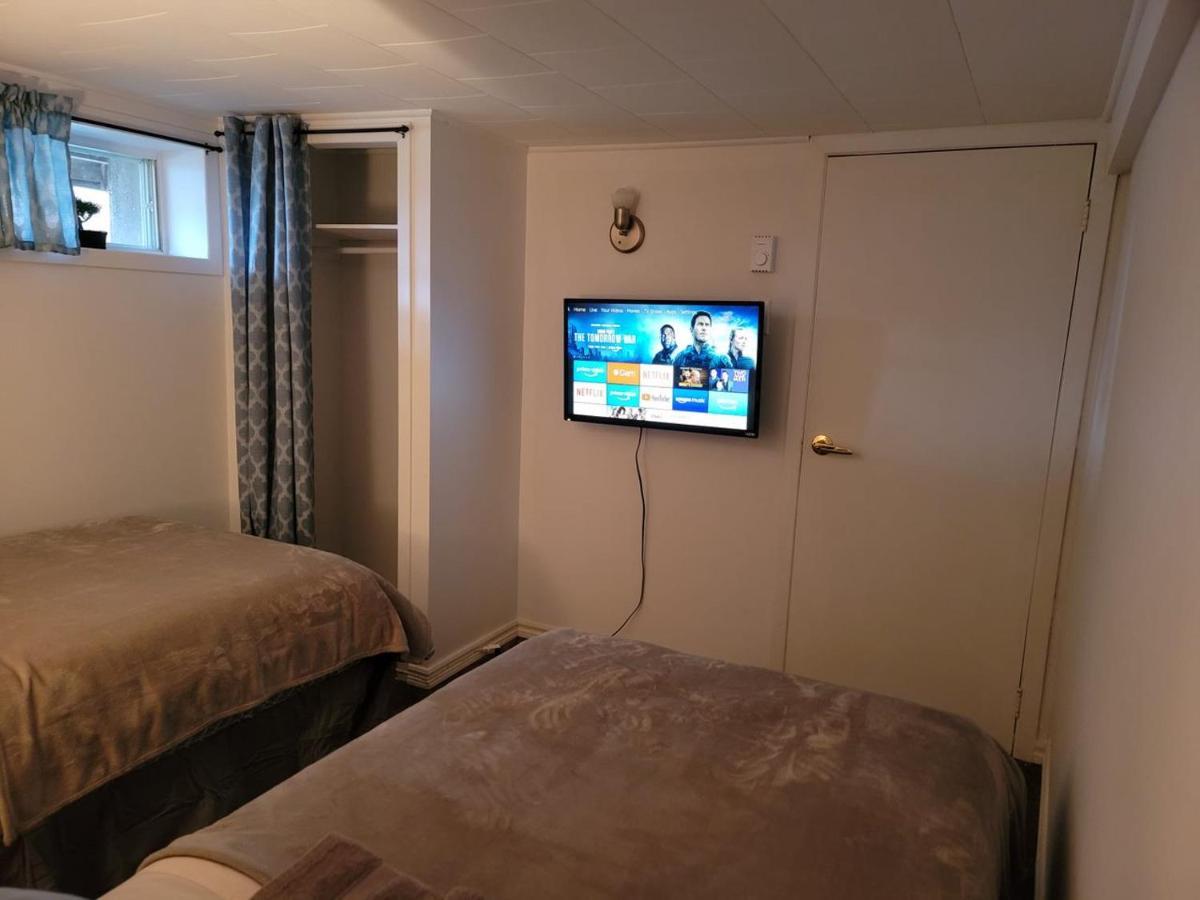 에드먼스턴 Lower Level Apt 6Ft High Close To Hwy Netflix Wifi 아파트 외부 사진