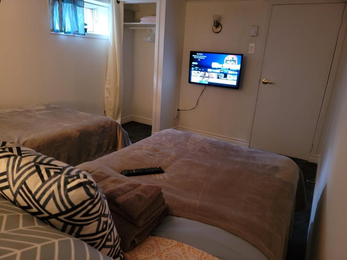 에드먼스턴 Lower Level Apt 6Ft High Close To Hwy Netflix Wifi 아파트 외부 사진